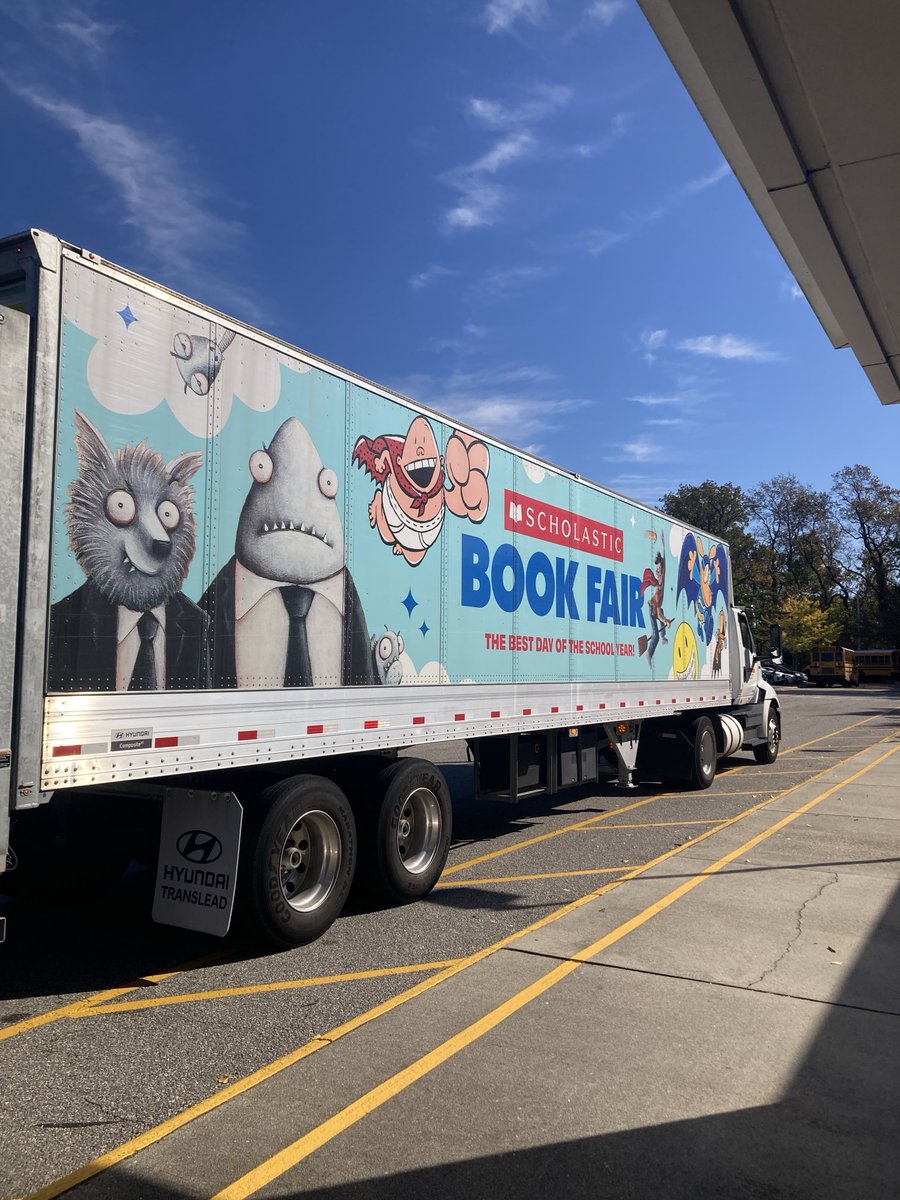 Today was an exciting day ⁦<a href="/BaysideBulldog/">Bayside Bulldogs</a>⁩.  The Scholastic truck delivered our book fair items.  The book fair will be open Nov. 18-22. ⁦<a href="/MsOConnor33/">Amy O'Connor</a>⁩ ⁦<a href="/vbschools/">VBSchools</a>⁩ ⁦<a href="/Amanda_LoydVB/">Amanda Loyd</a>⁩