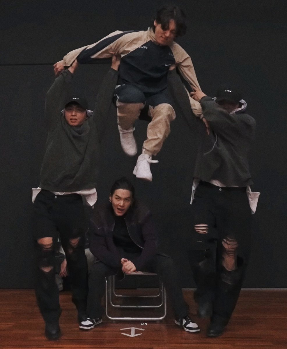 h91KvhiL0LoPCIL's tweet image. 보아라 탑티어 아이돌이다
#RunBTS #BTS

youtu.be/aqW4xXUgmno?si…