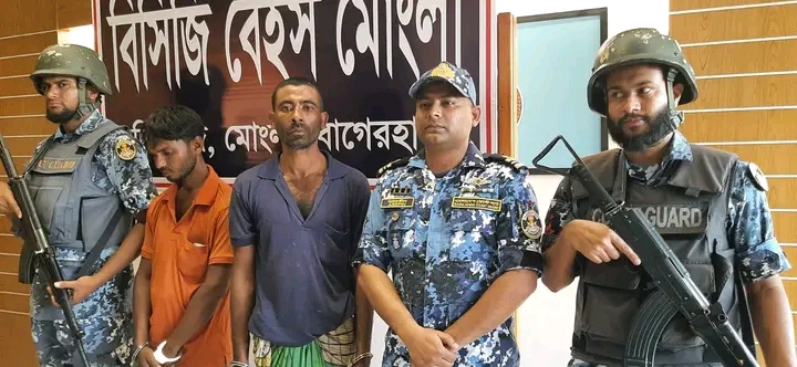 অস্ত্র ও গুলিসহ জলদস্যু বাহিনীর প্রধান আটক।