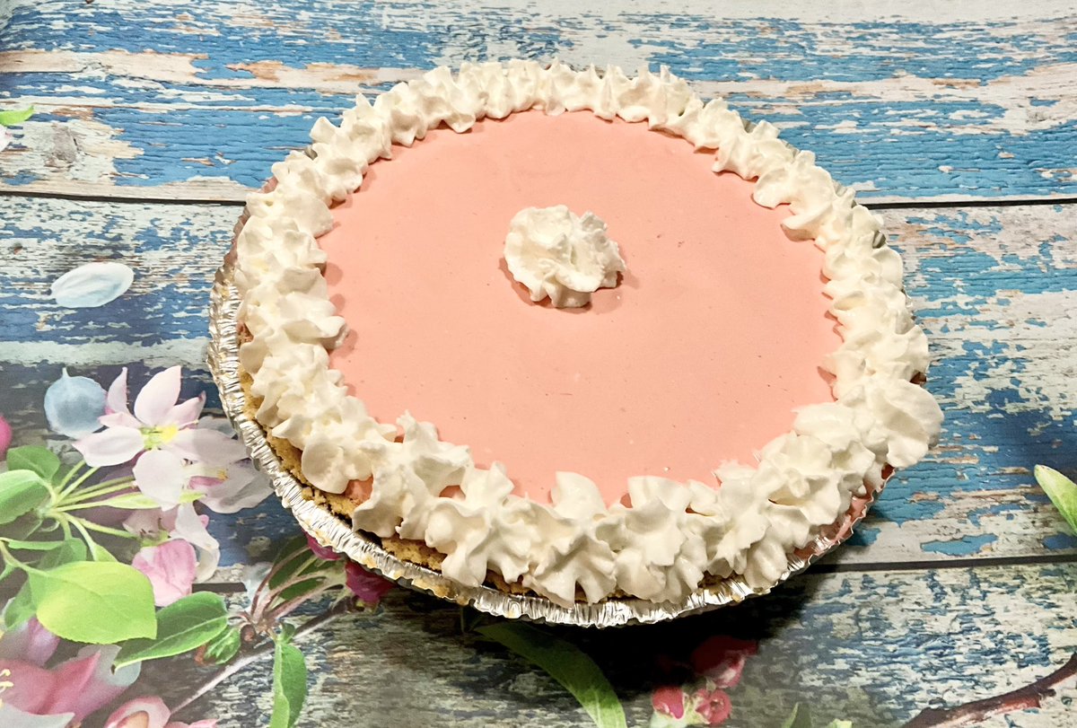 InDianesKitchen's tweet photo. Do you remember when this NO BAKE JELLO &amp; COOL WHIP PIE was all the rage back in the mid 1990’s? You can make it by using a store bought graham cracker crust, Cool Whip and whatever flavor Jello is your favorite.
https://t.co/KF3zFqVjdX https://t.co/jWDADyR6nl