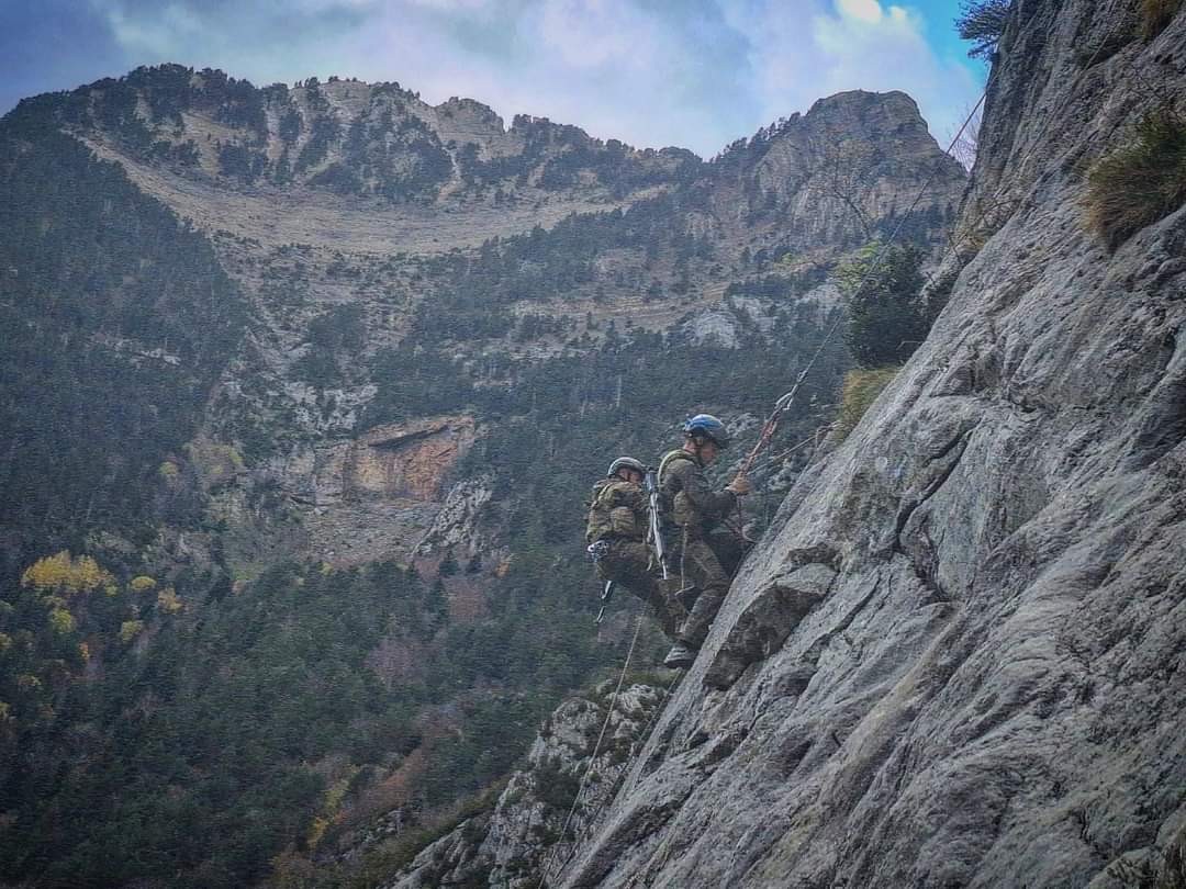AdrianoPincho's tweet photo. Días que sale y se pone el Sol 💃💃
.
Lo que no mata, engorda.... o no...
.
Rosca 🤟🤟🤣🤣
.
.
.
#rosca #Montaña #mountains #alpinismo #ski #skimo #skialpinism #photooftheday #photo #insta #instagood #Instagram #Climbing #escalada #piolet #ice  #snow #aragon #españa #europa https://t.co/pOEWkk6hj6