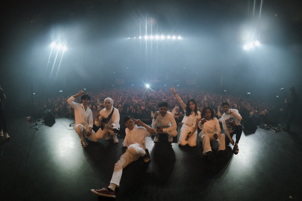 Malam Galau KL X Juicy Luicy 'Yang Terakhir'📍Zepp, KL

Terima kasih kepada semua yang datang di Zepp Kuala Lumpur 8/11/2024. Terima kasih <a href="/ELMIELMO/">Elmi</a> yang sentiasa trust Vota dalam show before before ni. Semoga kita dapat berjumpa lagi di acara yang lain. Terima kasih Malam Galau.