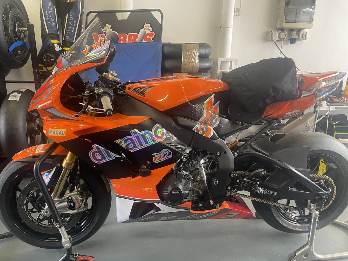 Both bikes prepped,ready and waiting for <a href="/MacauGPbikes/">MacauGP 🇲🇴</a> practice. 7:45 in the morning, 11:45pmUK time. 

The weathers not looking great but hopefully we get a dry morning so we can make some noise!
#Macau #macaugp #macaugrandprix #superbike #roadracing #bmw #honda #lastrace #armco