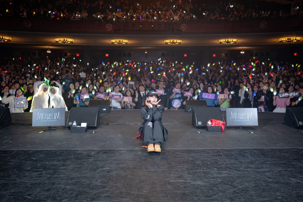 LeoPresents's tweet photo. Moon Byul 1st World Tour
[MUSEUM : an epic of Starlit] 

Live in Los Angeles! ✨

#문별 #Starlit_of_Muse
#Starlit_of_Twinkle
#MUSEUM_an_epic_of_starlit
#MoonByul1stWorldTour
@RBW_MAMAMOO https://t.co/2pDbvd8U56