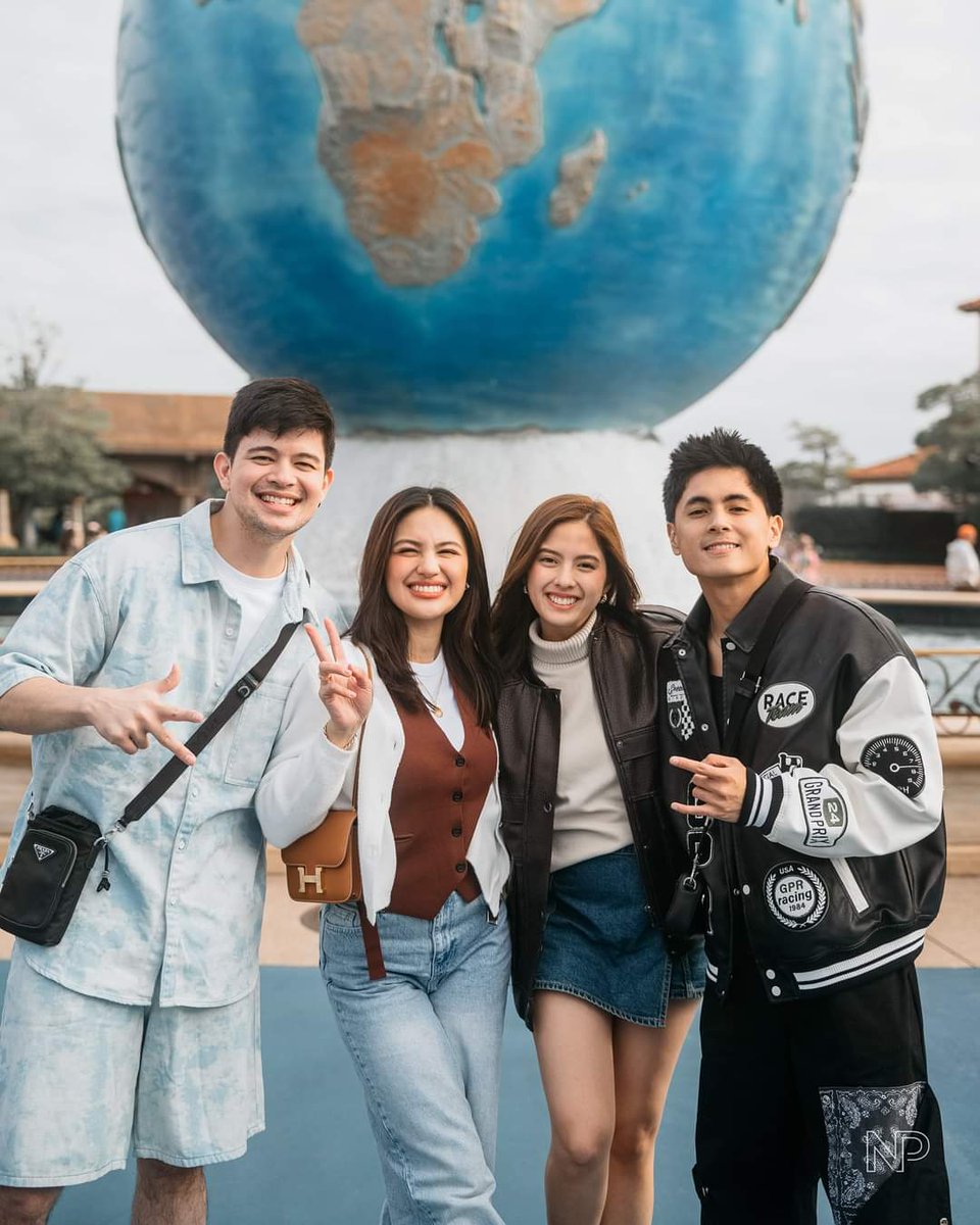 JulieverShots's tweet photo. With their friends 🤍

📍 Tokyo Disney Sea

#JulieAnneSanJose | #RayverCruz https://t.co/DLchGYFBpQ
