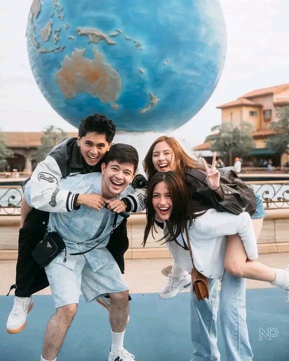 JulieverShots's tweet photo. With their friends 🤍

📍 Tokyo Disney Sea

#JulieAnneSanJose | #RayverCruz https://t.co/DLchGYFBpQ