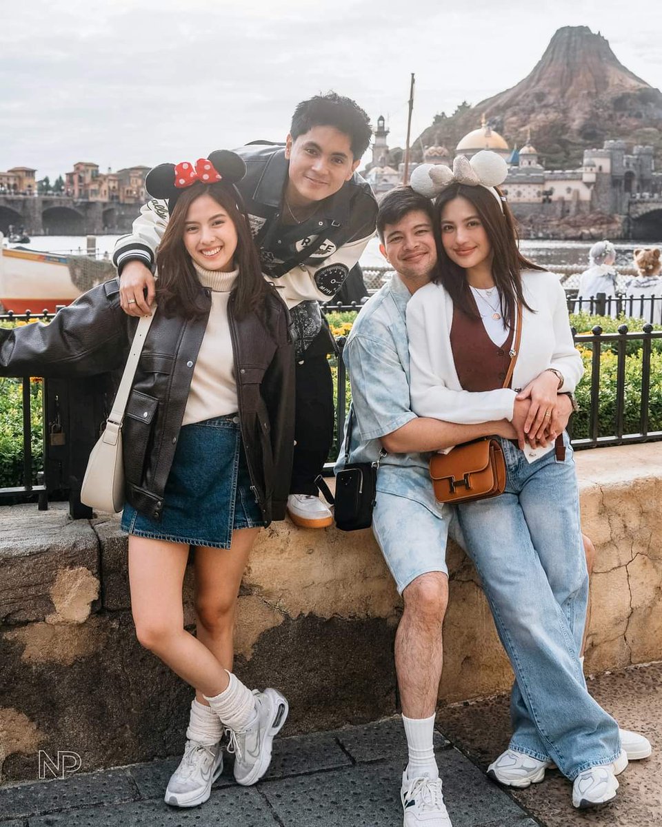 JulieverShots's tweet photo. With their friends 🤍

📍 Tokyo Disney Sea

#JulieAnneSanJose | #RayverCruz https://t.co/DLchGYFBpQ