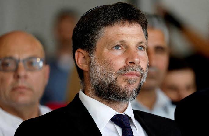 aapayes's tweet photo. El Ministro de Finanzas israelí, Bezalel Smotrich, canceló su viaje a París después de que decenas de organizaciones de derechos humanos y abogados presentaron una solicitud al Fiscal General francés para que emitiera una orden de arresto en su contra. https://t.co/ole8ZGqN5K