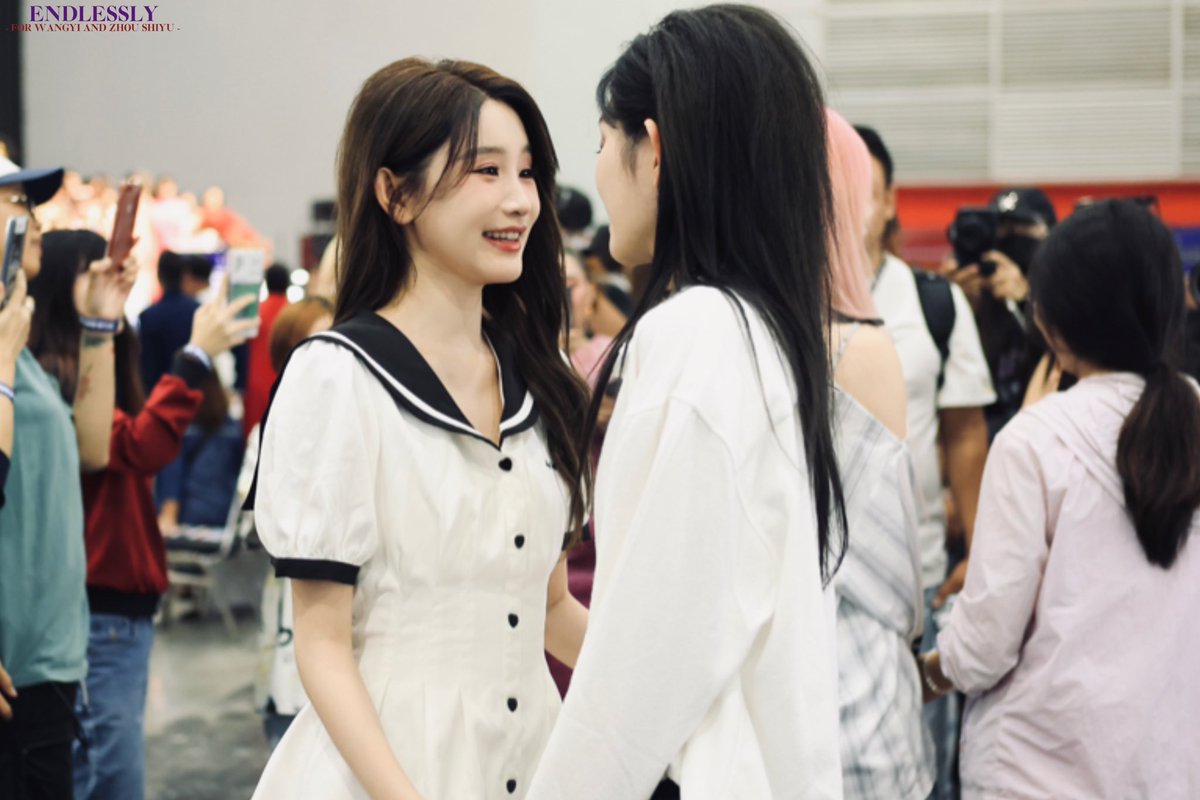 endlessly_sqhy's tweet photo. 241113 MEET48 BANGKOK 🇹🇭 
#SNH48 #王奕 #周诗雨 #诗情画奕 #WANGYI #ZHOUSHIYU #SQHY  

through the storm, i’ll still find you. https://t.co/6JNhRq87h4