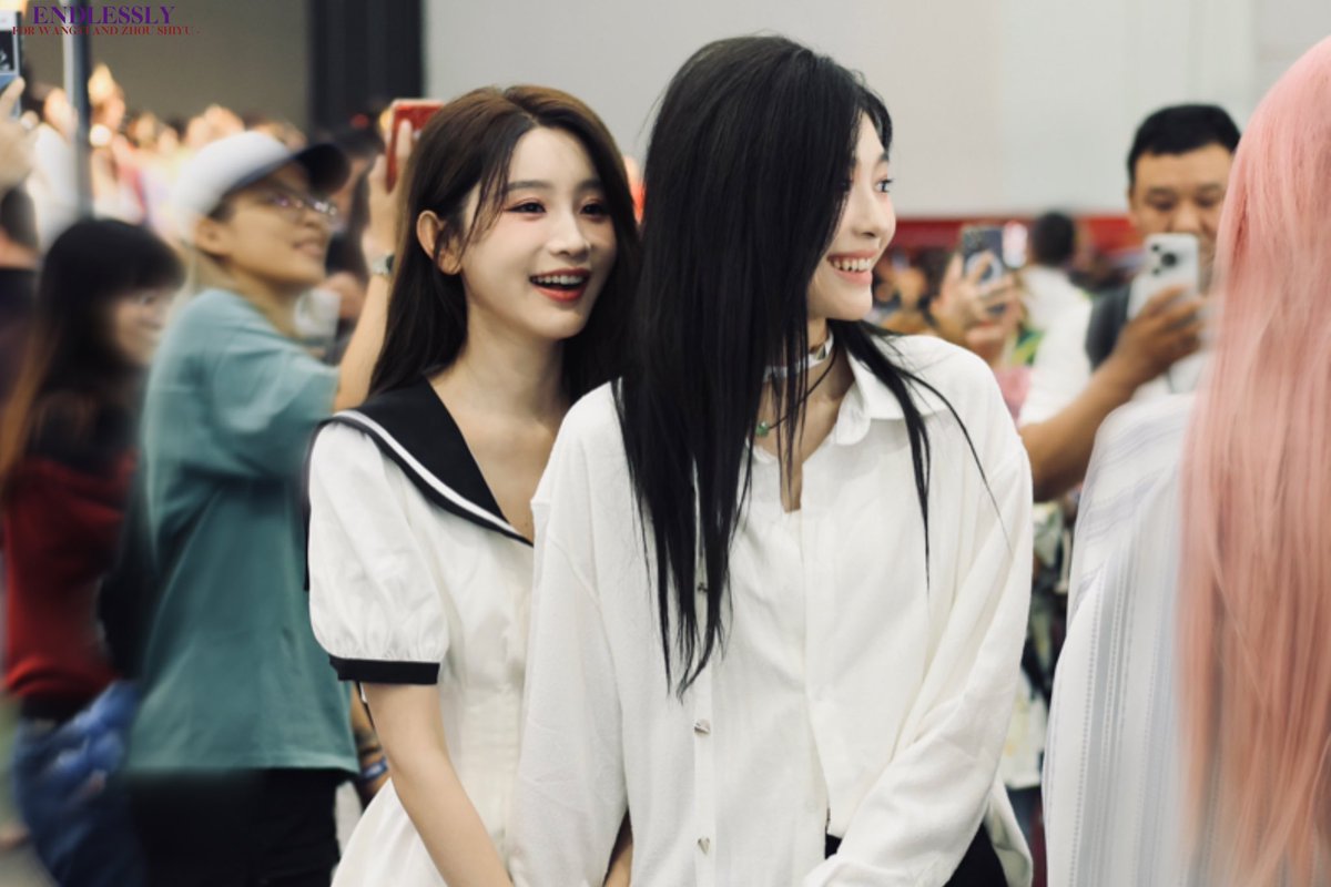 endlessly_sqhy's tweet photo. 241113 MEET48 BANGKOK 🇹🇭 
#SNH48 #王奕 #周诗雨 #诗情画奕 #WANGYI #ZHOUSHIYU #SQHY  

through the storm, i’ll still find you. https://t.co/6JNhRq87h4