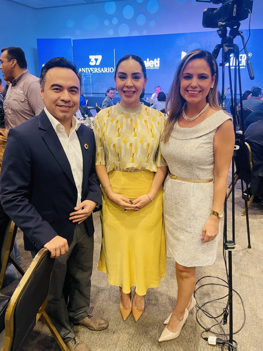 Agradezco la invitación y felicito a todos los que forman parte del #CIEST por su liderazgo y visión, que han dejado huella en nuestra región durante estas casi cuatro décadas. 
¡Sigamos construyendo un futuro más próspero para el sur de #Tamaulipas!