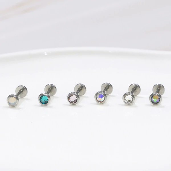 JOSSDROPS's tweet photo. ワンポイントで輝くストーンが魅力のボディピアス💎ラブレットタイプのプッシュ式だから取り付けも簡単で髪の毛に引っかかることもなくピアス初心者の人にもおすすめのピアスです💡
#ピアス 
#ピアス女子 
#初心者 https://t.co/CkaU9bMelN