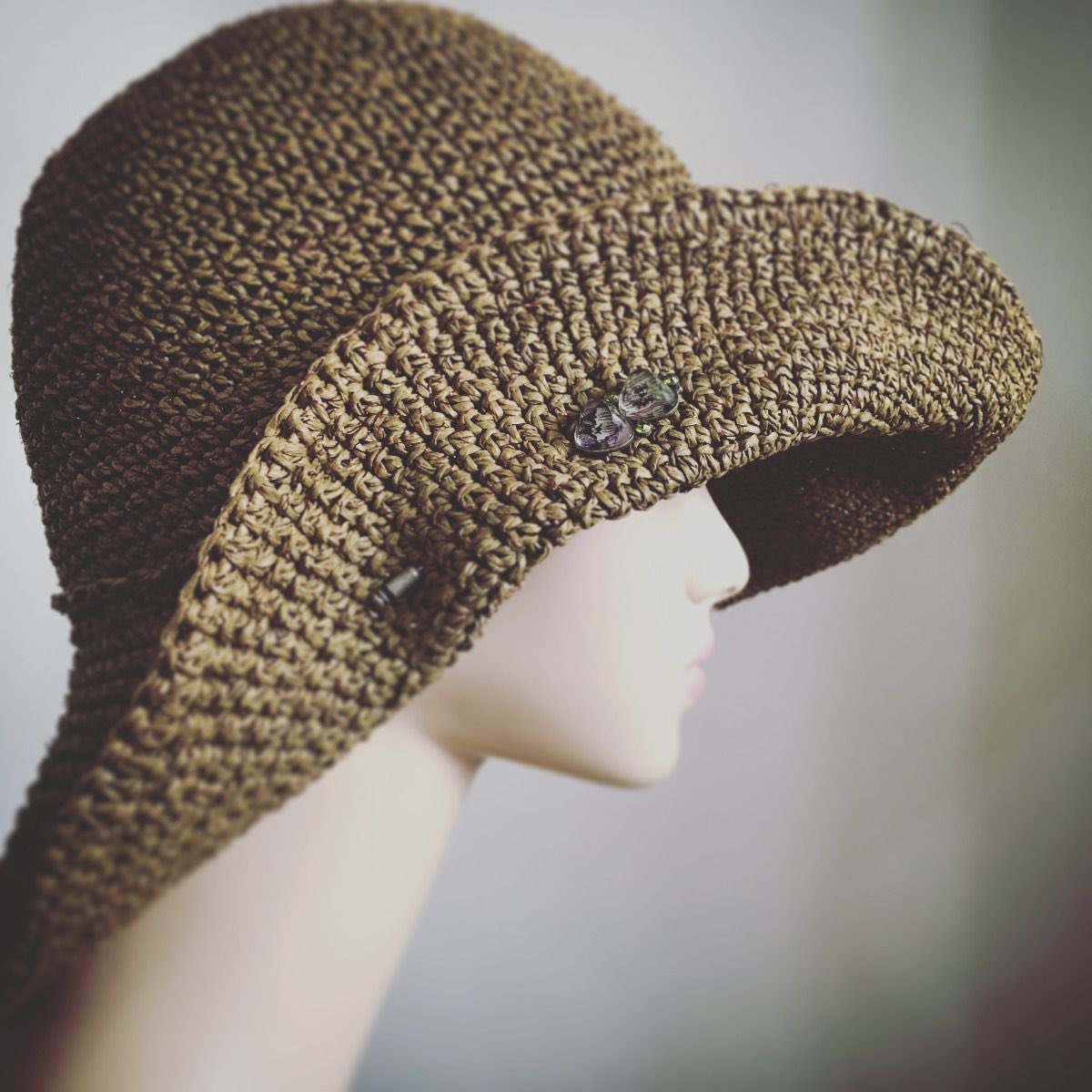 TAMARUSAN_en's tweet image. Cute heart-shaped resin hat pins are now on sale! Add a stylish touch to your hat and enhance your look. Available in limited quantities at a special price! #Sale #HatPin #HeartAccessory #TAMARUSAN