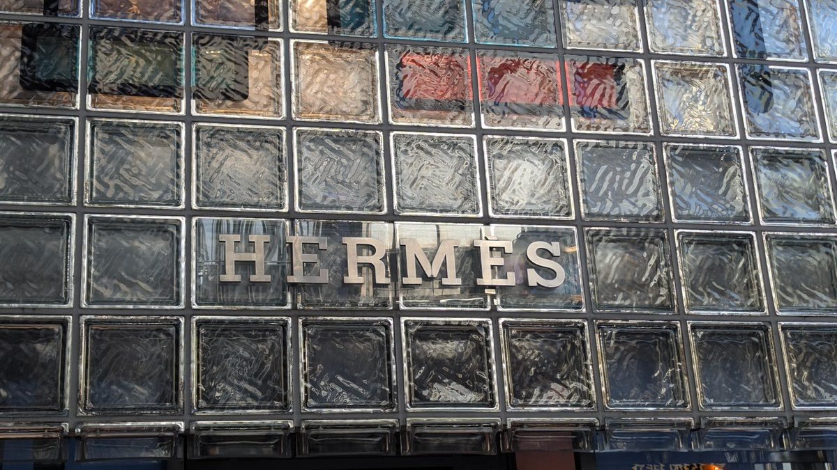 torapanchee's tweet photo. ひーくんのRunway行ってきた。今日は臨時休業らしい。
#HERMES
#HermesGinzaCalling
#HermesHomme
#エルメス  
#HikaruIwamoto 
#岩本照 
#SnowMan
#kawaii https://t.co/rwRJ2RE4Cb