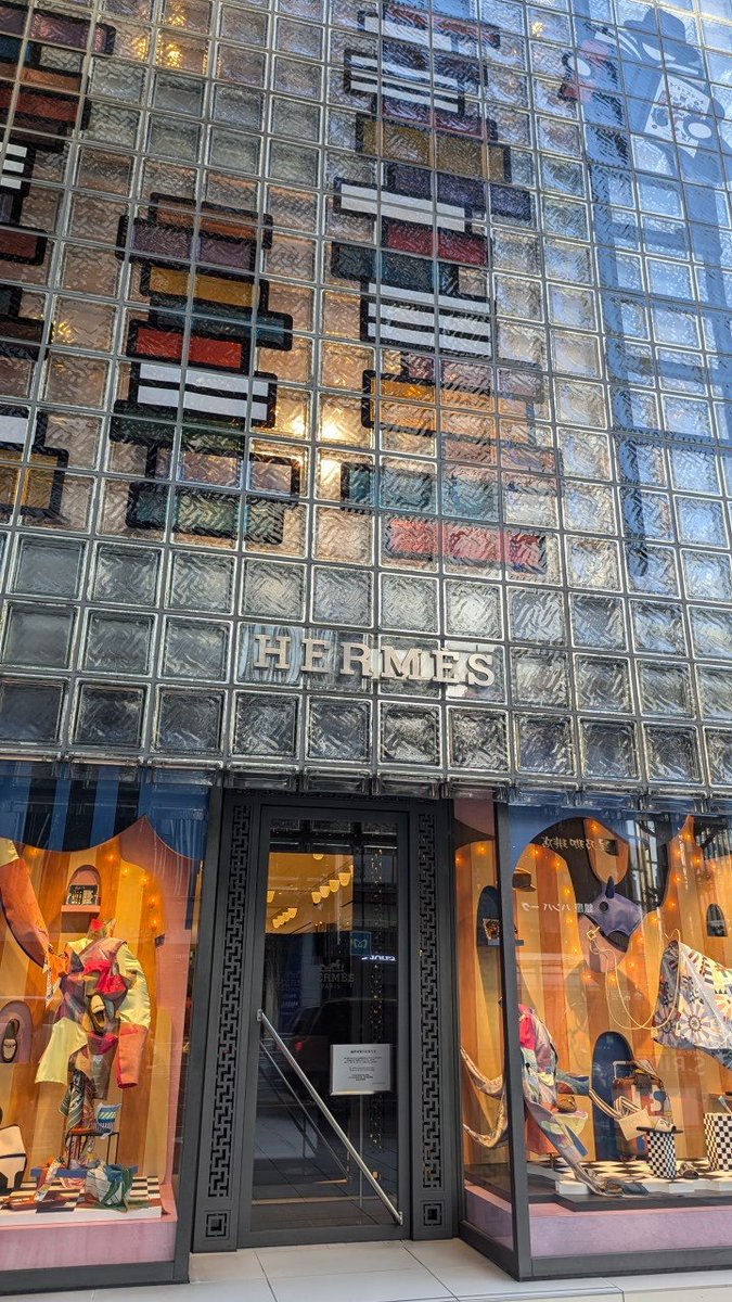 torapanchee's tweet photo. ひーくんのRunway行ってきた。今日は臨時休業らしい。
#HERMES
#HermesGinzaCalling
#HermesHomme
#エルメス  
#HikaruIwamoto 
#岩本照 
#SnowMan
#kawaii https://t.co/rwRJ2RE4Cb