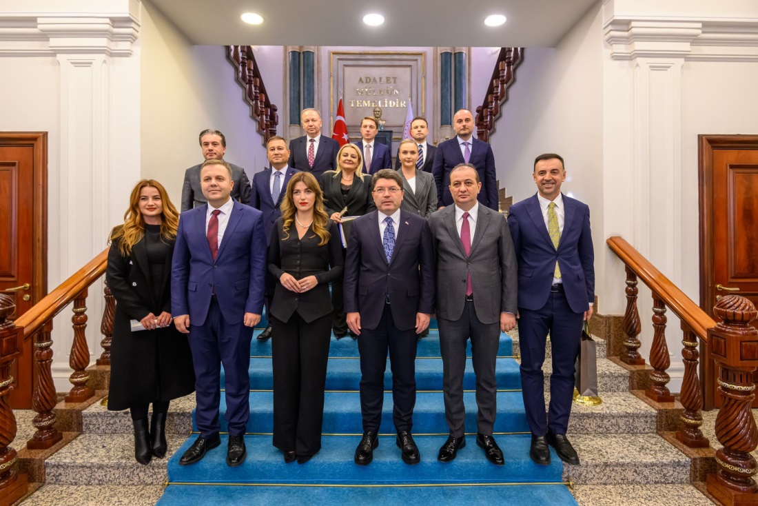 Adalet Bakanımız Sayın Yılmaz TUNÇ Kosova Adalet Bakanı Sayın Albulena HAXHIU ve Beraberindeki Heyeti Kabul Etti. diabgm.adalet.gov.tr/Home/SayfaDeta…