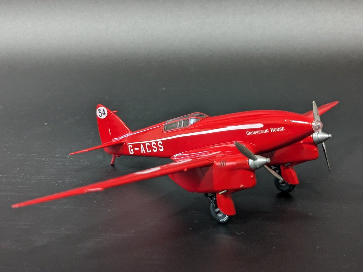 haruharuminato's tweet photo. クリアープロップ 1/72 DH.88 コメット 完成しました。
このメーカーは初めてでしたが、パーツ精度も良く、一部の極小エッチングパーツに難儀した以外はサクサク形にすることが出来ました。
今回はモデグラのグリフォンの記事に触発されてグロス仕上げを目指してみましたが、まだまだ修行が足りませぬ https://t.co/FbzQPuye3p