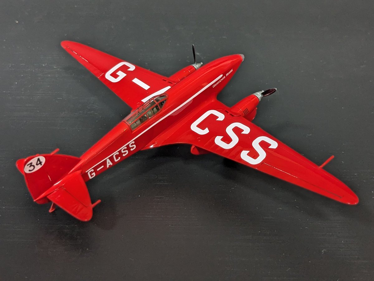 haruharuminato's tweet photo. クリアープロップ 1/72 DH.88 コメット 完成しました。
このメーカーは初めてでしたが、パーツ精度も良く、一部の極小エッチングパーツに難儀した以外はサクサク形にすることが出来ました。
今回はモデグラのグリフォンの記事に触発されてグロス仕上げを目指してみましたが、まだまだ修行が足りませぬ https://t.co/FbzQPuye3p