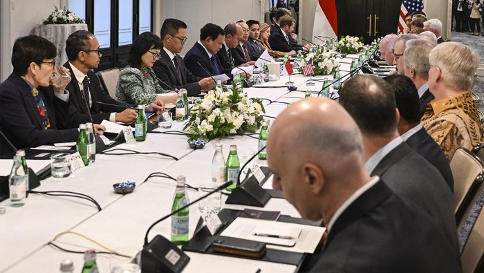 detikfinance's tweet photo. #Foto Presiden Prabowo Subianto melakukan pertemuan dengan anggota korporasi The United States Indonesia Society (Usindo). Pertemuan berlangsung di Washington DC, AS.
>> https://t.co/DDIvelEwMi
Foto: Antara Foto/Hafidz Mubarak A
#detikfinance #Prabowo #Usindo #AS https://t.co/nLJDS47Sz6