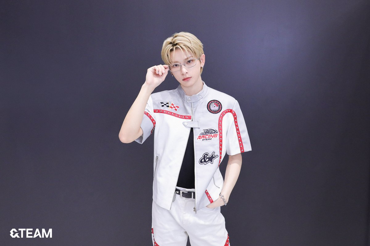 andTEAMofficial's tweet photo. &amp;TEAM CONCERT TOUR 'SECOND TO NONE' Behind Photo

#andTEAM
#NICHOLAS
#YUMA
#JO
#HARUA
#SECOND_TO_NONE https://t.co/DOMWX5jOMN