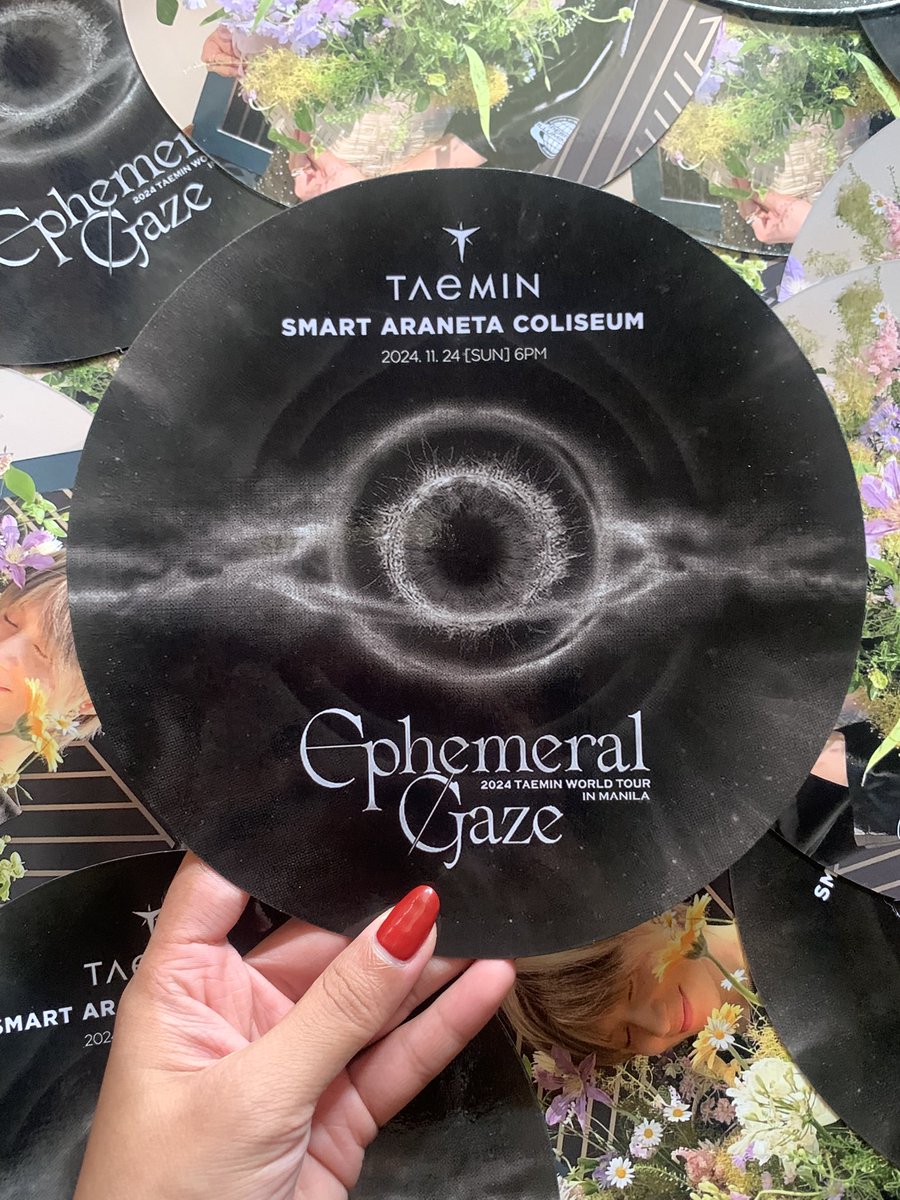 _lucKEYcharms's tweet photo. TAEMIN Ephemeral Gaze in Manila Fan Support ✨

I will be giving out limited pretty Taem round fans and odorable stickers on concert day! 🖤 See you all on Nov 24!🤍

#Ephemeral_Gaze_MNL https://t.co/O2wS6WvCpP