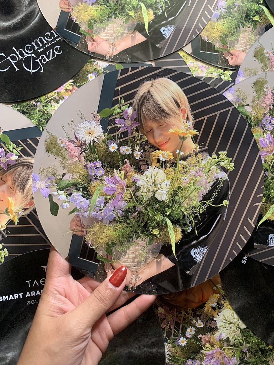 _lucKEYcharms's tweet photo. TAEMIN Ephemeral Gaze in Manila Fan Support ✨

I will be giving out limited pretty Taem round fans and odorable stickers on concert day! 🖤 See you all on Nov 24!🤍

#Ephemeral_Gaze_MNL https://t.co/O2wS6WvCpP