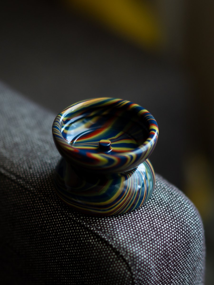 kikuzumi's tweet image. 水圧転写でペイントされたヌードトランプ。
2023ワールドで購入させてもらい、写真やっと撮りました。たかばやしさん（@kentkbys）の水圧転写ヨーヨーマジでかっこいいのでみんな見た方がいいよ。

@LaidBackSwing 
#laidbackswing
#lbsyoyo
#wyyc2023
#生活とヨーヨー
#ヨーヨー