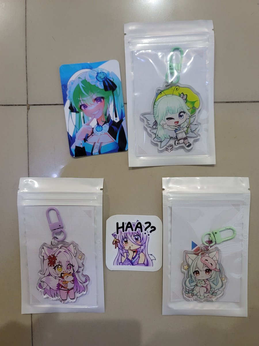 niveeetch's tweet image. Merch nya trio kwek kwek
@Zoyawatterson @YuukaLycora @BaksoAchii 
Ganci satu buat tas kasual, ganci dua buat tas stik biliard, ganci tiga buat kunci gudang 👀
