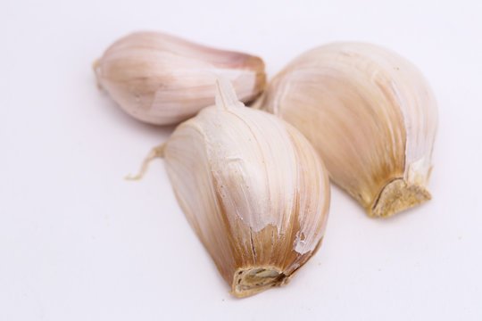 Prince_Fynnz's tweet image. SUPER COMBINATION:

Bitter kola + Garlic + Ginger + Honey(optional)

PREPARATION
Grate 5 bitter kolas, 5 slices of garlic, a piece of ginger. Put everything in a container to be filled with 1 liter of water to keep cool.