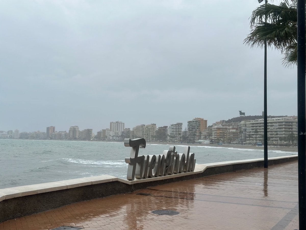 ¡Buenos días, #Fuengirola!

Recordamos que la AEMET ha elevado a nivel rojo el aviso por fuertes precipitaciones. 

Rogamos extremar la precaución y prestar atención a los canales de información oficiales.