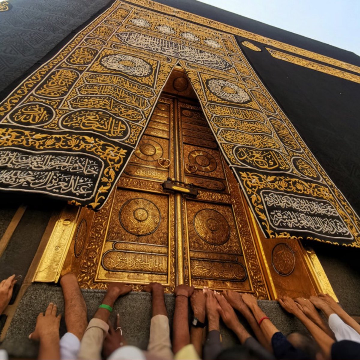 12.000 Vakıa Suresi okundu. 
Duasını 17 Kasım pazar günü Kabe'den yapacağız.

Maddi sıkıntısı olan kardeşlerim Adınızı yazsın yada nokta koysun
duamıza ismen katalım.

Gönderiyi beğenip, paylaşım.