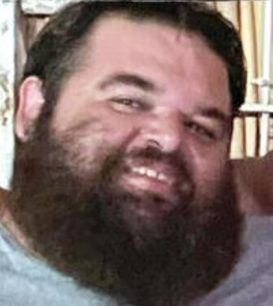 איתן הורן
איתן מכפר סבא
איש חינוך ואוהד כדורגל
בערב שמחת תורה נסע לבקר את אחיו יאיר שגר בניר עוז
בשמונה בערב כשהצבא נכנס לשחרר הבית היה ריק
חטופים שחזרו מהשבי סיפרו שהם ראו את האחים ביחד בשבי
משפחתו מחכה לשובו