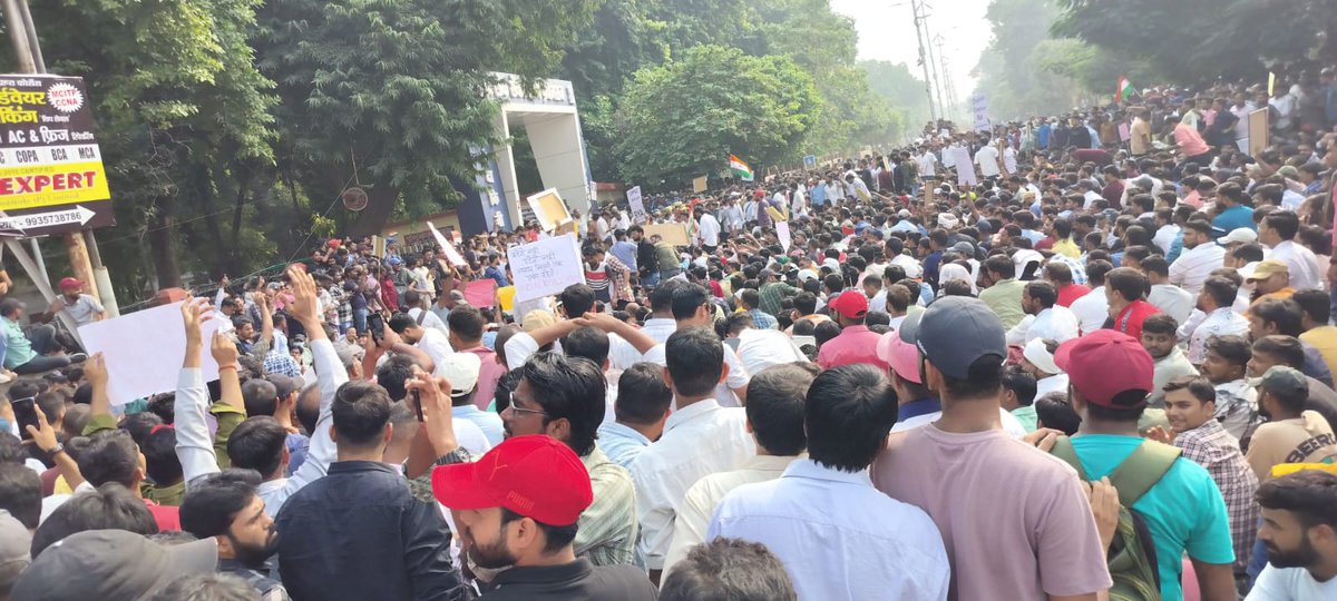 mishra011094's tweet image. जुल्मी कब तक जुल्म करेगा सत्ता के हथियारों से चप्पा चप्पा गूंज उठेगा इंकलाब के नारों से..

छात्र एकता जिंदाबाद।
जय समाजवाद।
#nonormalization 
#ROARO_UPPSC_ONESHIFT 
#ROAROExam