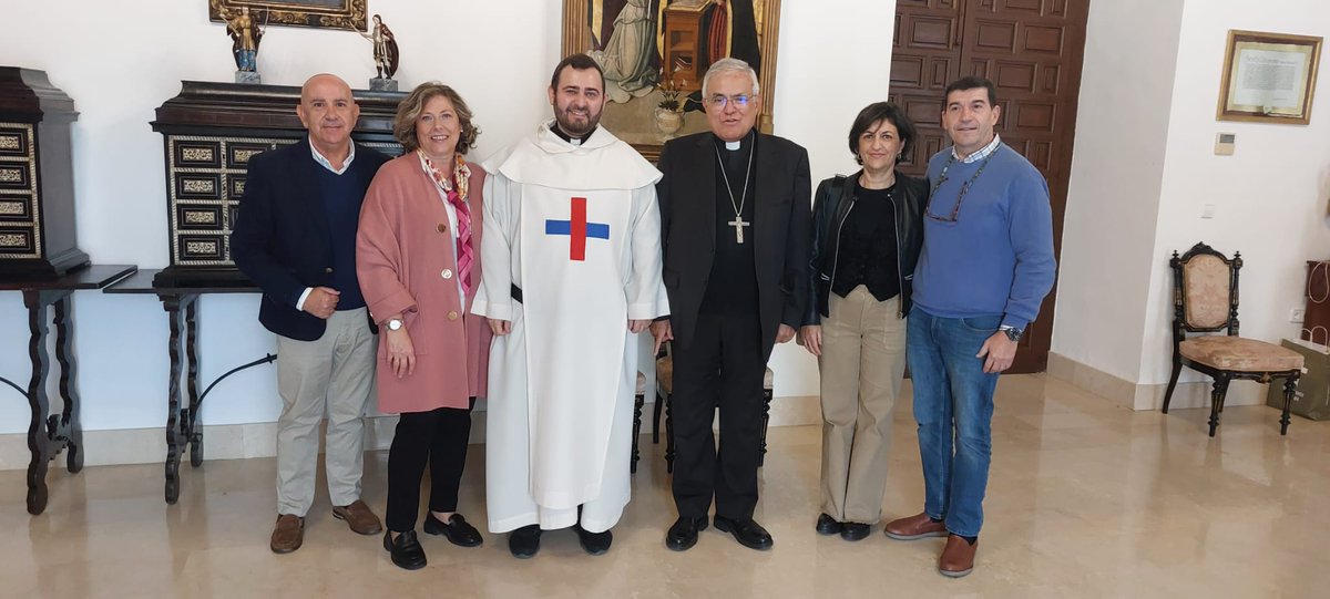 El pasado viernes 8 de noviembre, visitaron al Obispo de Córdoba los nuevos responsables regionales de Andalucía Occidental y Canarias de Equipos de Nuestra Señora, junto con miembros del nuevo equipo regional, y su consiliario. 

#ensandoc #ensespana