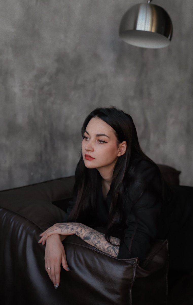 Elena Right tweet media