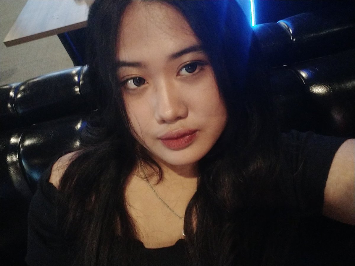 Aurefl's tweet photo. Life update je lah akuni https://t.co/97m4glYIai