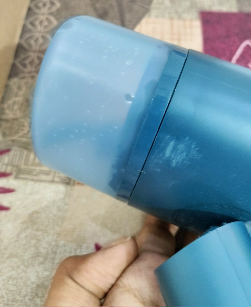 newswion's tweet photo. @amazonIN we ordered 4 products from Amazon all are branded it's not even any unbranded products but they scammed all are used product one of them is @Philips steam iron and the first product that we received and gusse what thats used product .... And all 3 products are same https://t.co/LigQlwsLgI