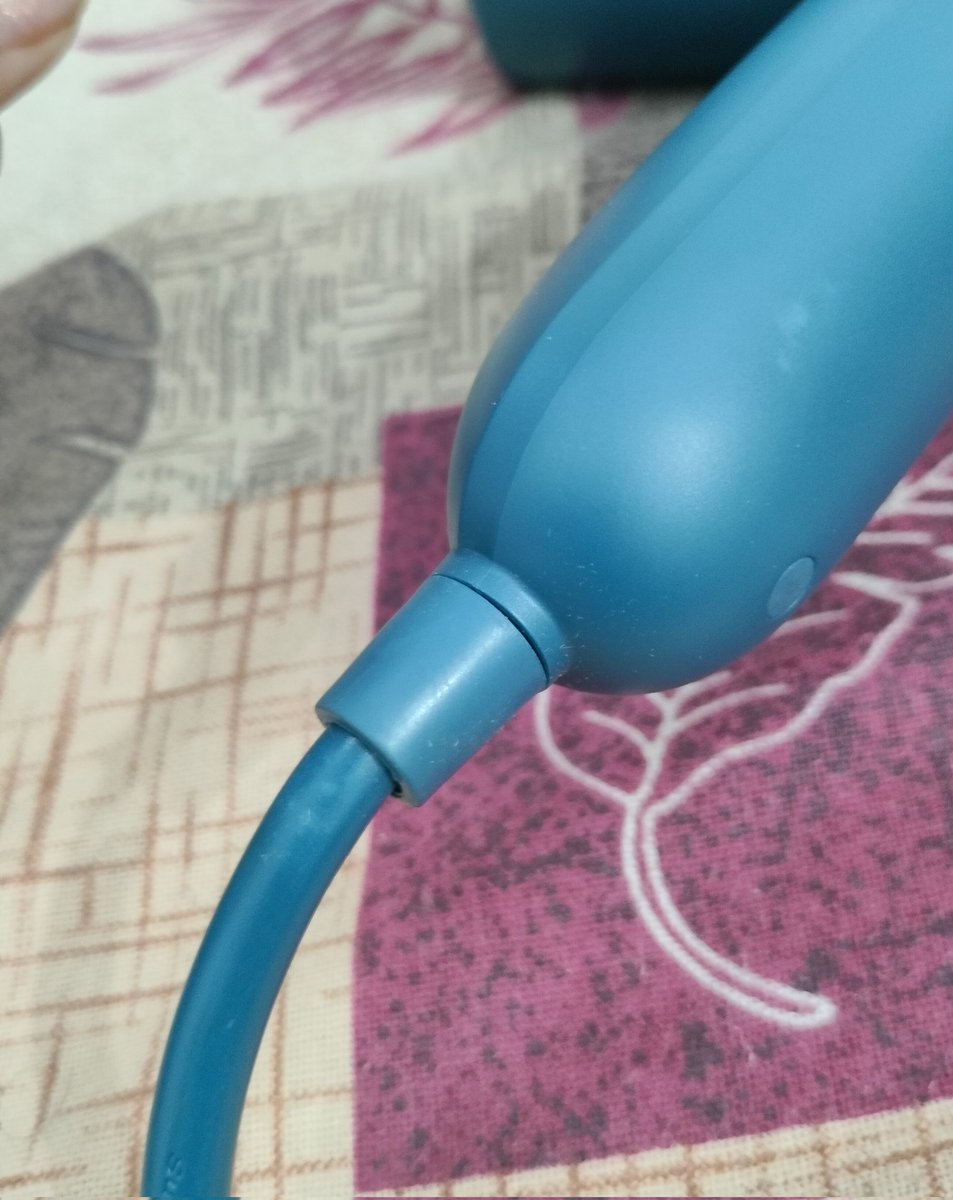newswion's tweet photo. @amazonIN we ordered 4 products from Amazon all are branded it's not even any unbranded products but they scammed all are used product one of them is @Philips steam iron and the first product that we received and gusse what thats used product .... And all 3 products are same https://t.co/LigQlwsLgI