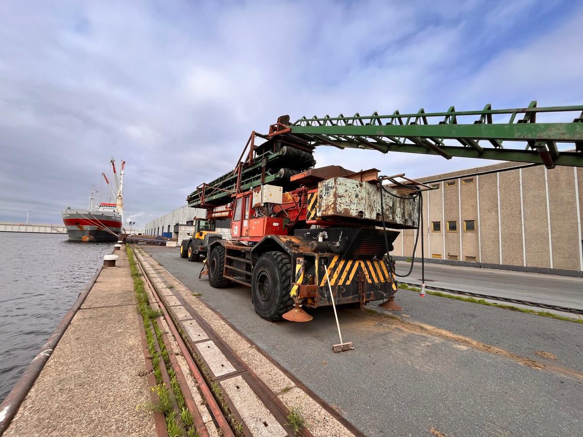 TE KOOP AANGEBODEN:
3x transportband ( robuust gebouwd ) breed 1 meter  lengte 15 meter

Kraan wordt los verkocht en de 3 transportbanden ook. ( kan ook alles in 1 koop natuurlijk.) 

Voor meer informatie ℹ️ 
☎️ 085-4832790
📧 info@polderbanden.nl
