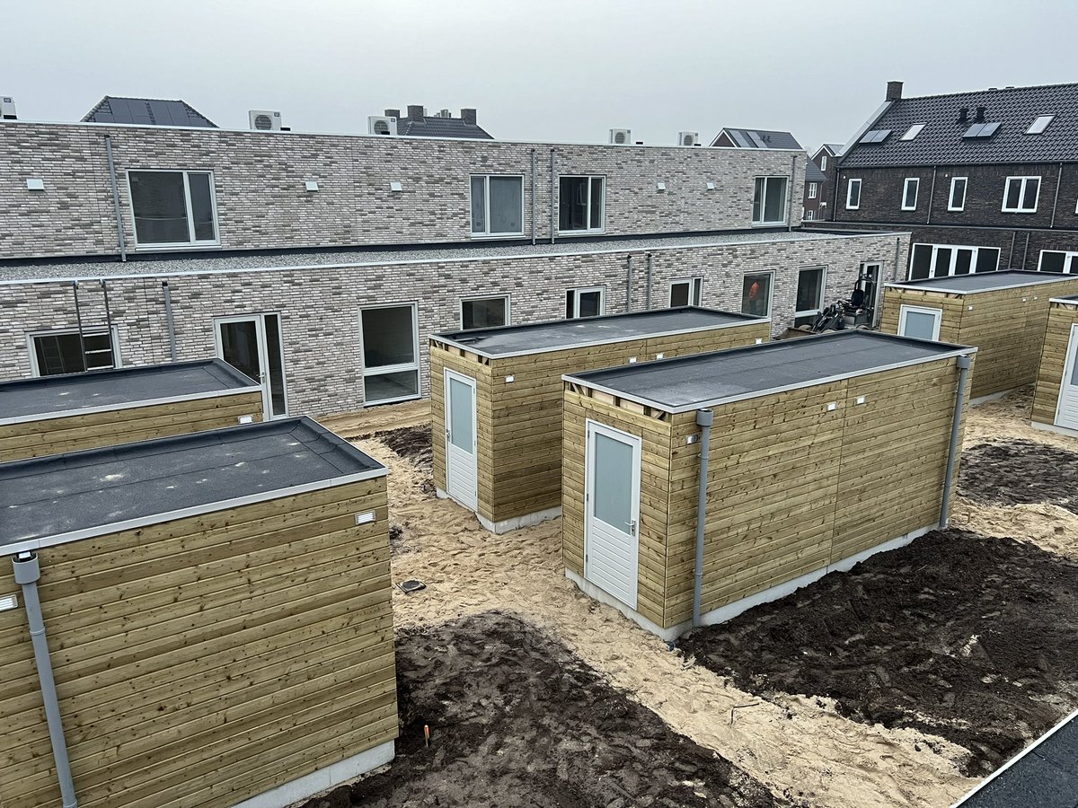 10 woningen in Vinkel bijna gereed, zijn nu bezig met de laatste afbouw werkzaamheden en terrein inrichting