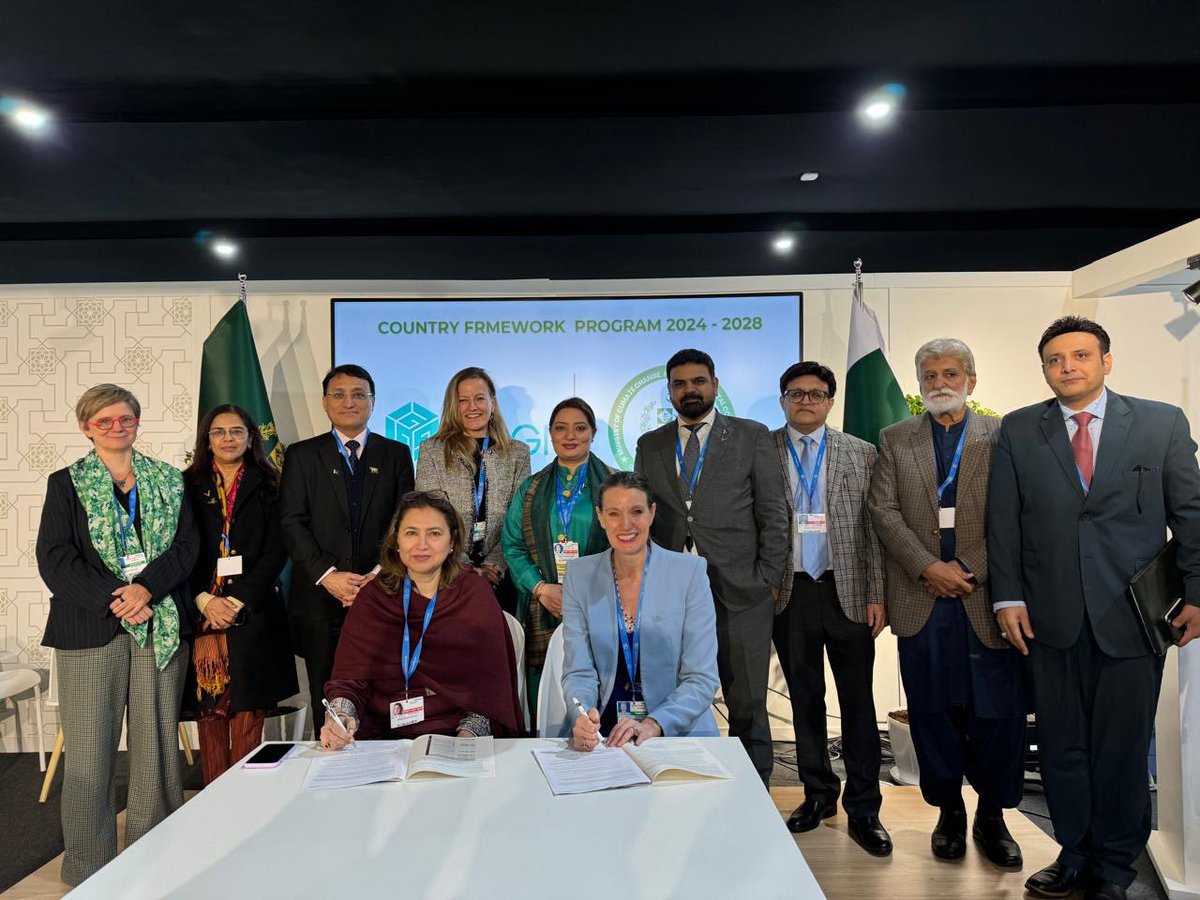 📢 #GGGIatCOP29 

🎯The #CPF for Pakistan was signed today at #COP29! 
💚This strategic partnership will guide Pakistan's climate actions over the next five years, advancing our commitment to sustainable development and climate resilience. 

#GGGI #GreenGrowth