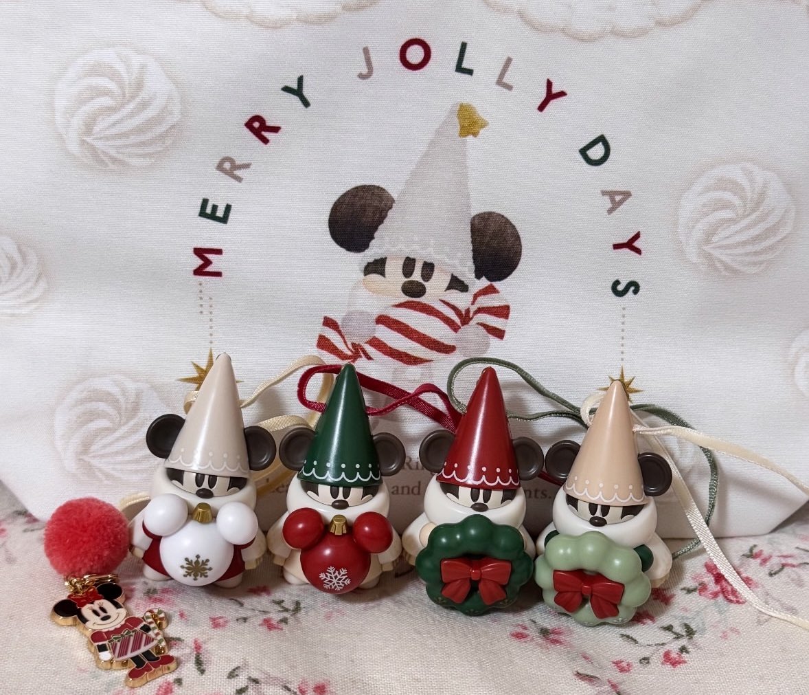 erik_you's tweet photo. 初めてクリスマスグッズ
初日に参戦してきた❤️
気合い入れて朝から並んだから
リルリンリングッズ欲しいもの
全部買えて満足すぎる❤️❤️
クリスマスイベント始まったら
行くのが楽しみ❤️
全身リルリンリンで行くぞ❤️❤️ https://t.co/RYCZlx1Hsl