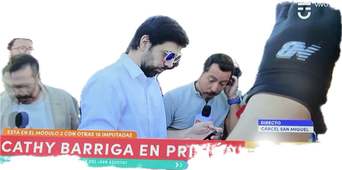 marioaguilera4's tweet photo. Incrédulo leí un informe de metereologia que anuncia posible lluvia en la RM el próximo sábado, ahora veo en la TV a Joaquín Lavin Jr despierto desde muy temprano haciendo la fila para las visitas en la cárcel de San Miguel … me convencí, capaz que llueva … https://t.co/lRLUSuSQV9