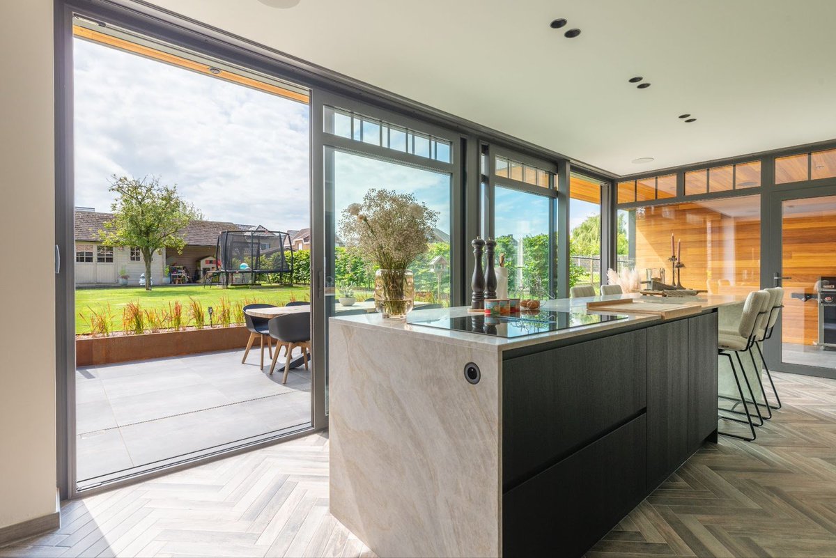 WillemsVerandas's tweet image. 🏠 Landelijk ontmoet modern! Annemie en Henk Vandeurzen vonden hun droomhuis in een unieke mix van stijlen. Lees hoe Willems Veranda’s hen hielp om landelijk en modern te verenigen in een harmonieus ontwerp. #WillemsVerandas

📖 Lees het in onze blog: hubs.la/Q02Wqgth0