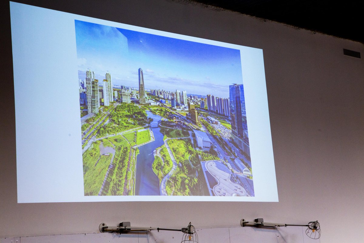 Sabes que en Madrid no tenemos un Plan de Adaptación de la ciudad al cambio climático?
Increíble pero cierto.
Hoy hemos dialogado sobre la necesidad de que las ciudades dispongan de planes de adaptación.
#EsHoraDeActuar