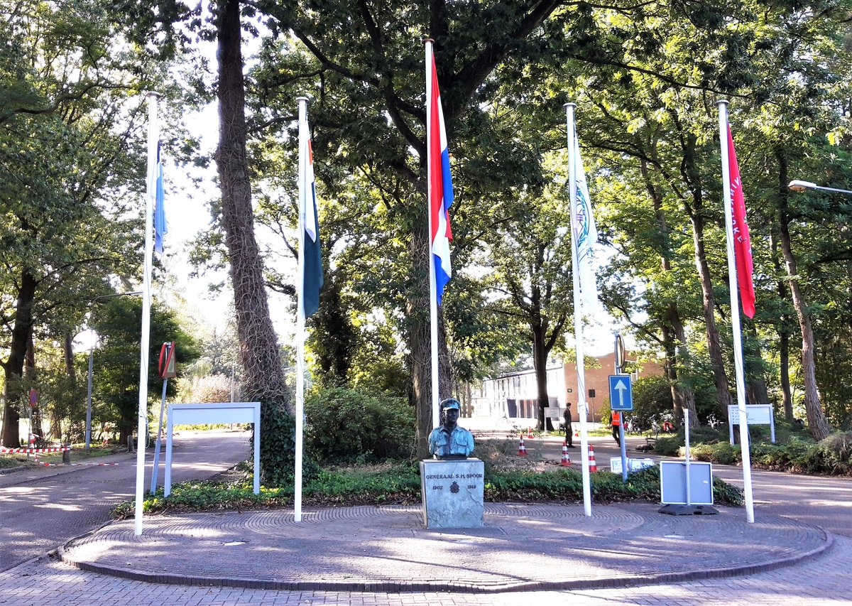 Extra Defensieterreinen, waaronder de  locatie Ermelo gaat niet door. Intensivering op de bestaande locatie wordt wel nog onderzocht.

ermelovannu.nl/actueel/12825-…

#Ermelo <a href="/GemeenteErmelo/">Gemeente Ermelo</a> <a href="/Defensie/">Ministerie van Defensie</a> <a href="/HansvanDaalen/">Hans van Daalen</a> <a href="/Ronald_Ermelo/">Ronald van Veen</a>