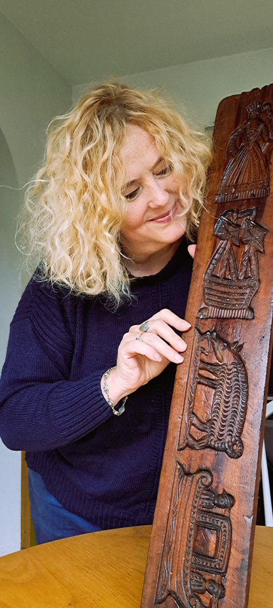 Listen to how I interpret the carvings in this 19c Dutch culinary mould from the collections of the Museum of Kitchenalia in an exclusive online talk- 'Symbolism &amp; Gingerbread', downloadable here
museumofkitchenalia.co.uk/symbolism-%26-…
I guarantee you'll be glad you did. 
#Christmas