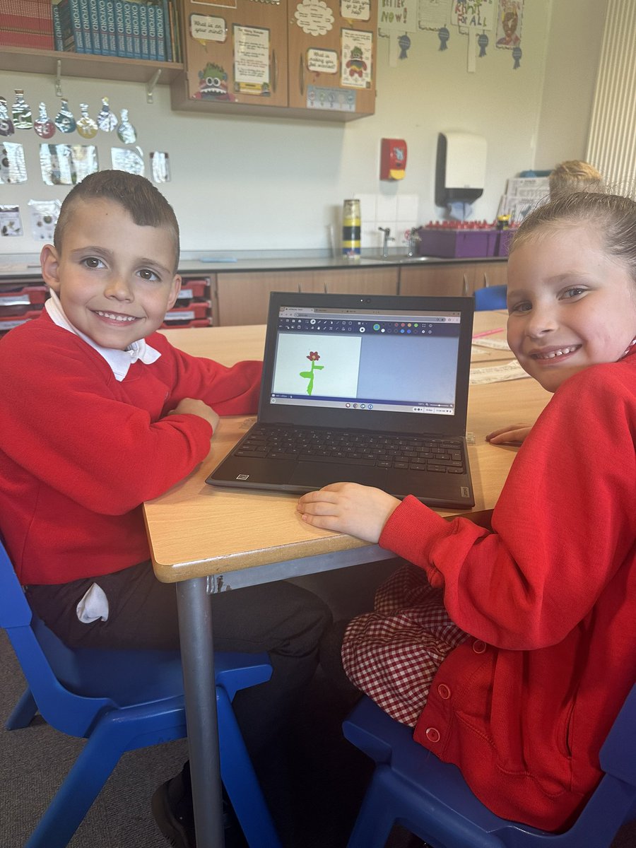 GCPYEAR2's tweet image. We’ve drawn flowers using the trackpad on the chromebooks, look at some of our work! @PrimaryGreat #gcpcomputing