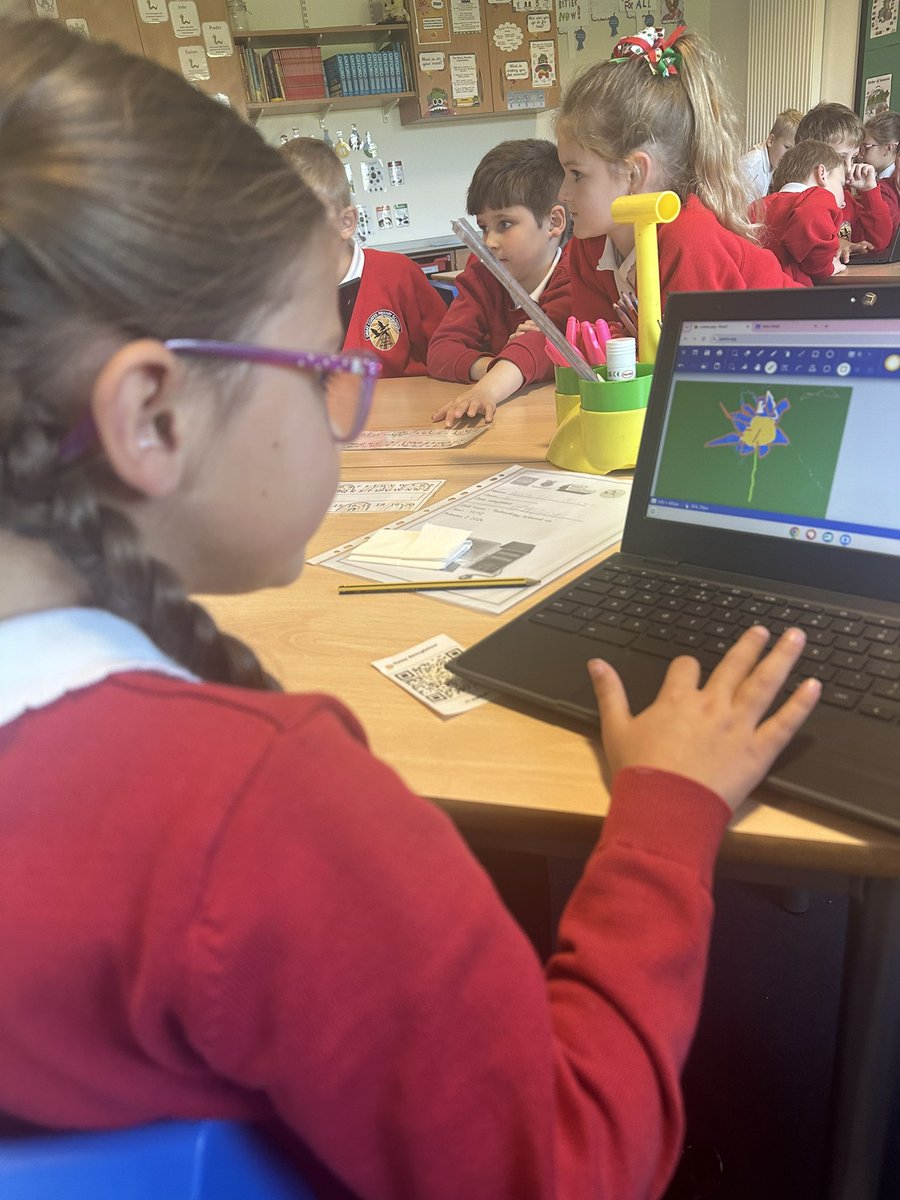 GCPYEAR2's tweet image. We’ve drawn flowers using the trackpad on the chromebooks, look at some of our work! @PrimaryGreat #gcpcomputing