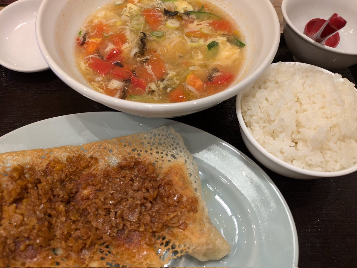 beroberowan's tweet photo. 最近、ちょっと遠いのに行くことが多い、中華屋さん🍜🥟
#ぎょうざ大好 #ひとりごはん https://t.co/ZCp1iNQXca